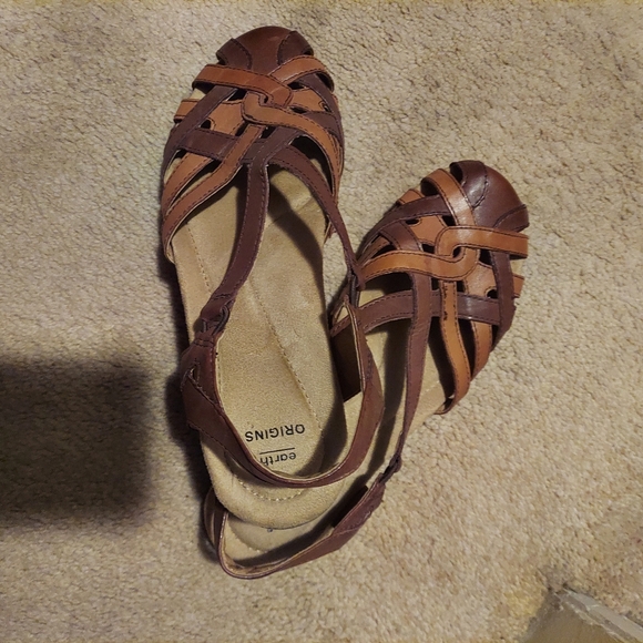 Earth origins like new karache soft leather sandals - Picture 3 of 4